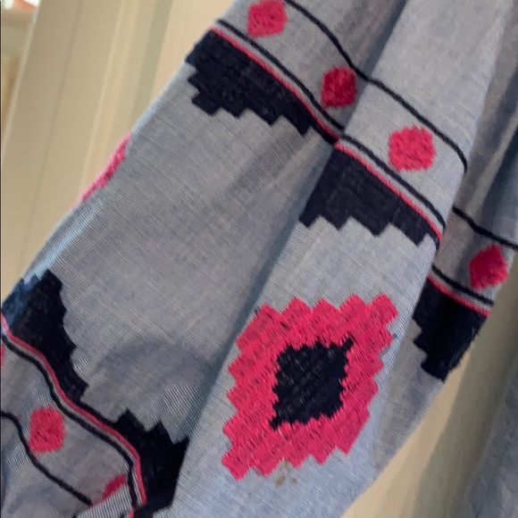 Crown & ivy Blouse - Picture 2 of 5